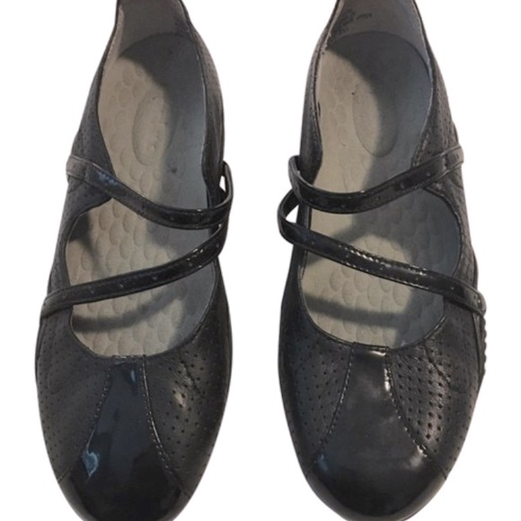 Privo/Clark’s flats aka Mary Janes - Picture 1 of 4